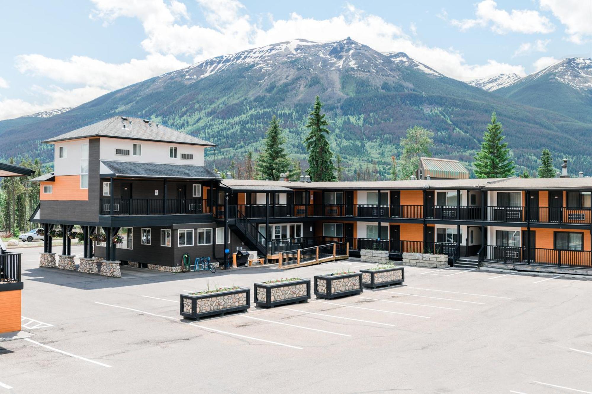 Mount Robson Inn Jasper Exteriör bild